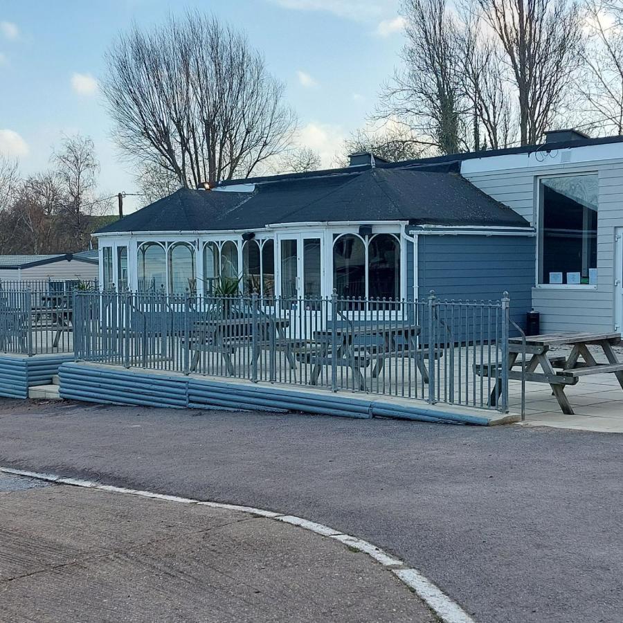Warden Springs Caravan Park Ms16 Thornhill Road, Eastchurch,Me124Hf Sheerness Exterior photo